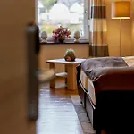 Weinhotel Mayer ホテル 3*