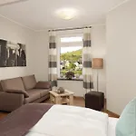 Weinhotel Mayer ホテル