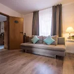 Weinhotel Mayer ホテル 3*