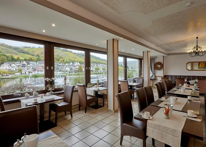 Weinhotel Mayer 호텔 첼 안 데어 모젤